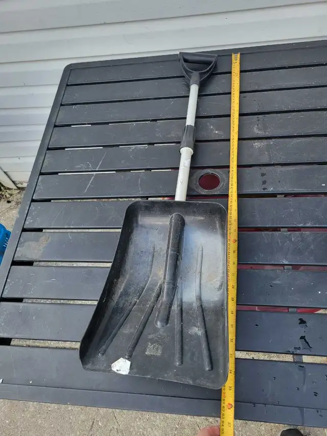 Emergency packable snow shovel. in Outdoor Tools & Storage in Windsor Region - Image 3