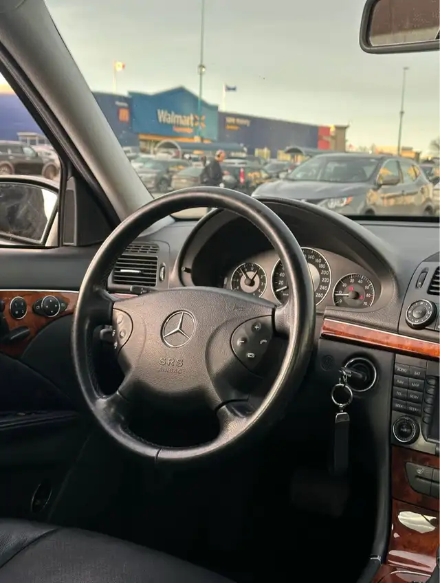 mercedes e class E320 4 matic  in Cars & Trucks in Mississauga / Peel Region - Image 5