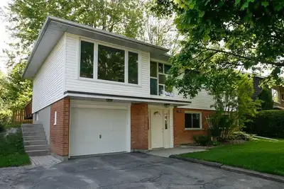 1.Spacious living room, dining area, laundry on site & Private Bathroom. 2.Walk distance to WLU, UW,...