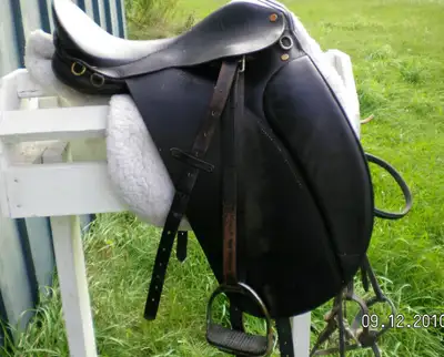 English saddle, 16” seat; extremely comfortable, fits Arabs well. Carrying bag included. New suede c...