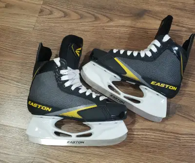 *NEW* Ice skates size 3.5D, View more