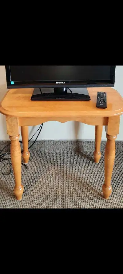 ••2st picture is more accurate for colour •• Wooden small side table. Or could be an end table. It's...