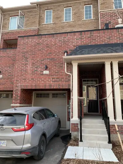 4-bedroom Townhouse for Rent, Newmarket