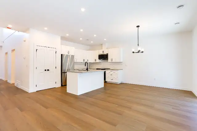 FOR RENT - EXECUTIVE BRAND NEW 3 BED 2.5 BATH -  $3200+UTIL in Long Term Rentals in Terrace - Image 10