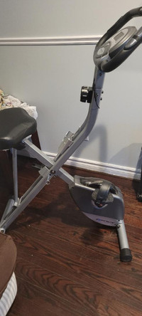 Exerpeutic folding upright bike with pulse