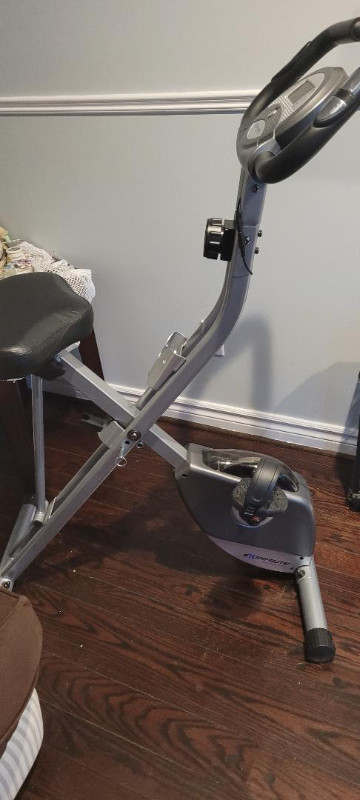 Exerpeutic folding upright bike with pulse in Exercise Equipment in Markham / York Region