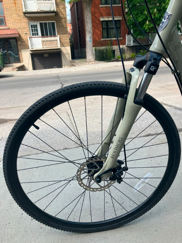 Vélo hybride Norco, modèle Roma 43 cm (17po.) dans Randonnée, ville et hybrides  à Ville de Montréal - Image 3