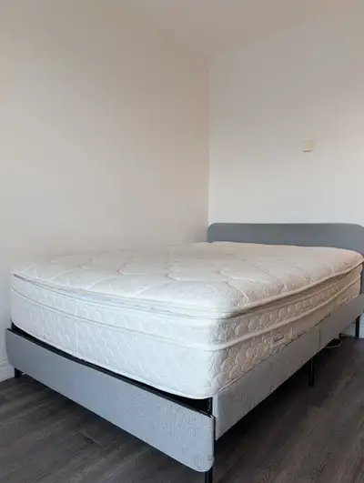 Moving Sale! Selling a comfortable Double Size (Full) bed set. Mattress: Maison Blanche (Chateau Roy...