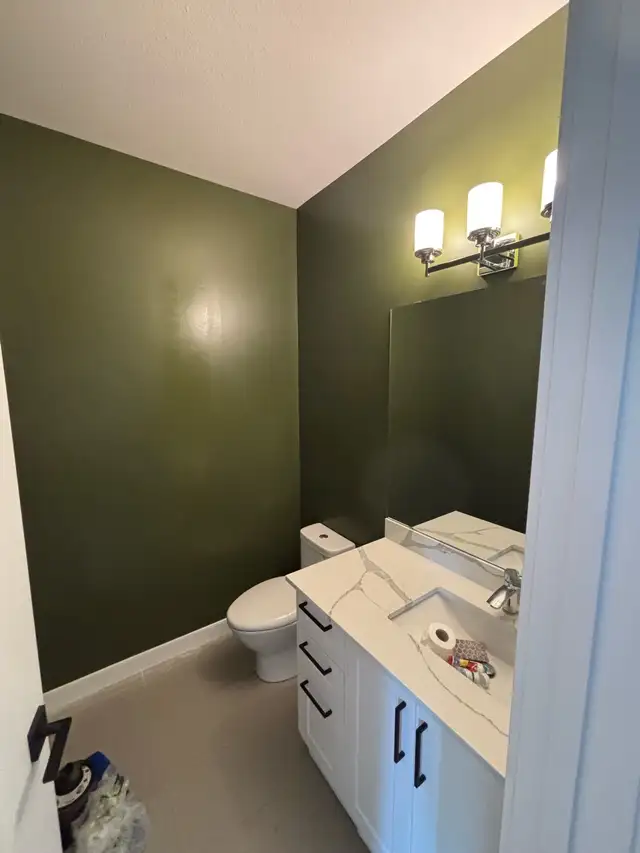 Painter Available 423857136673771522