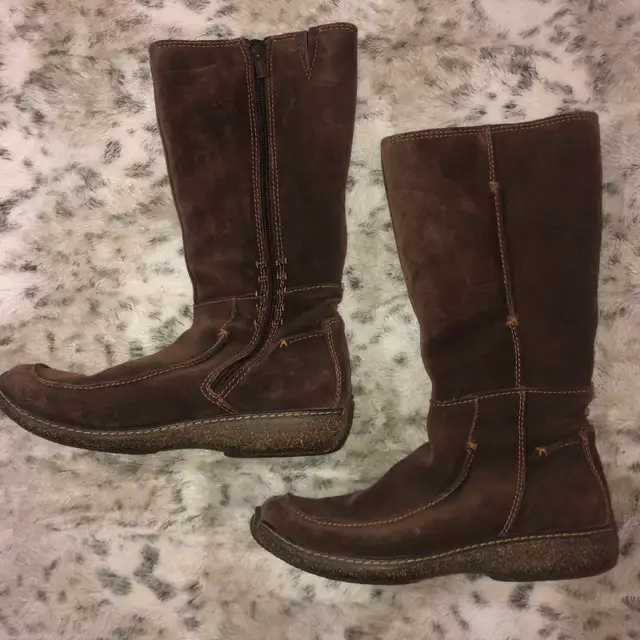 Timberland Leather Winter Boots Womens Size 7.5M  in Women's - Shoes in Calgary - Image 3
