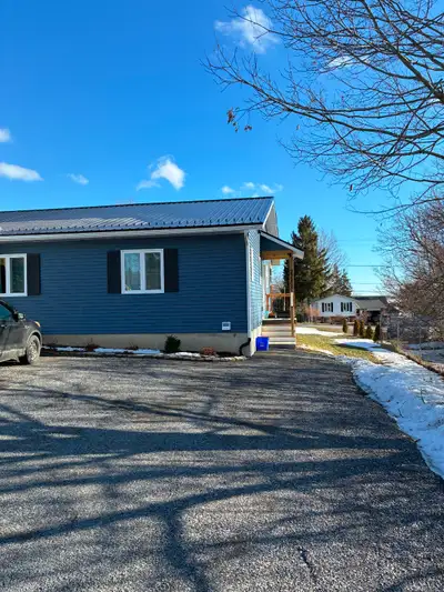 1 Bedroom main floor apartment located in Bath Ont. Will be available May 1st. Will not be abe to sh...