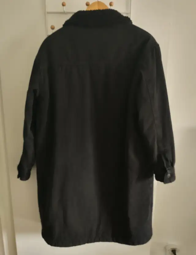 Denim and Faux-Shearling Long Coat - Unworn in Women's - Tops & Outerwear in City of Montréal - Image 5