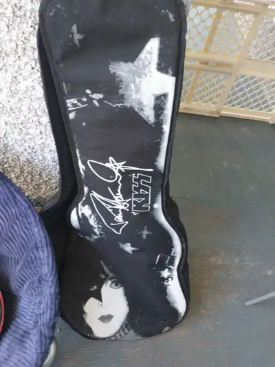 guitar électrique kiss avec housse, View more