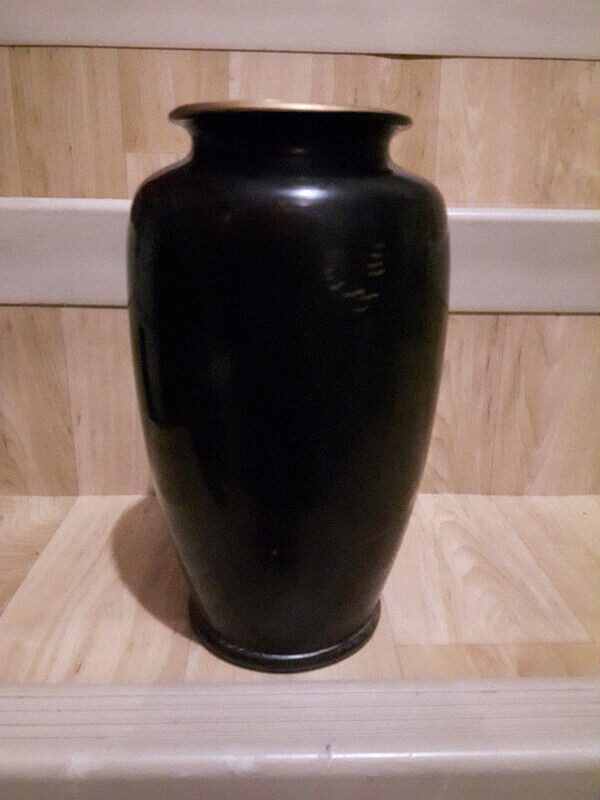 Vintage Asian Vase in Arts & Collectibles in Edmonton - Image 3