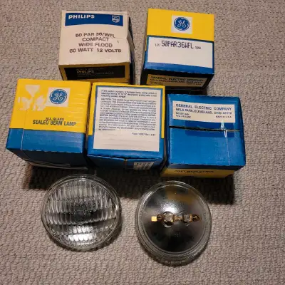 5 Ampoules 12 V, 50W,pour puits,tracteur,véhicule terrain,souffleuse etc 10 dollars chaque