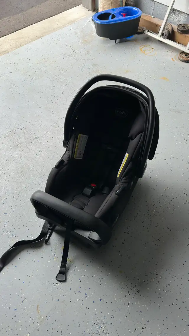 Evenflo Car Seat in Strollers, Carriers & Car Seats in Oakville / Halton Region - Image 3
