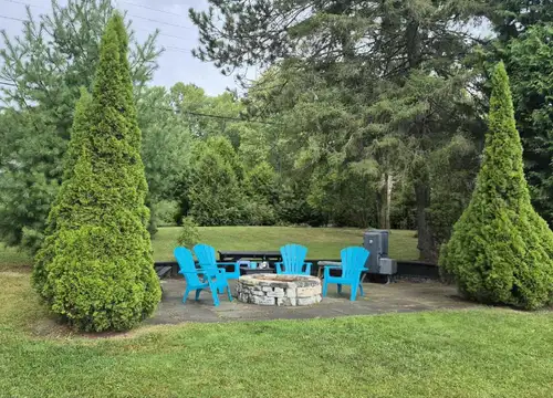 PRICE DROP MOTIVATED SELLERS QUICK CLOSING Looking for a Family Retreat? This 3-acre, 4-season lakef...