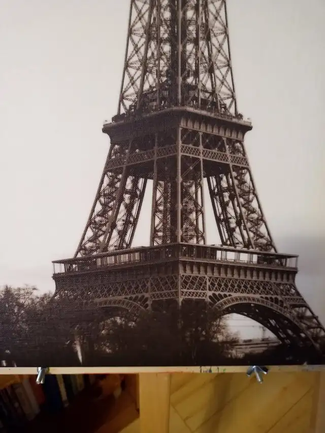 Eiffel Tower on Canvas (23.5" x 23.5") in Home Décor & Accents in Gatineau - Image 3