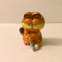 Vintage 1981 Enesco Garfield Ceramic Figurine Golf Playing 2.5