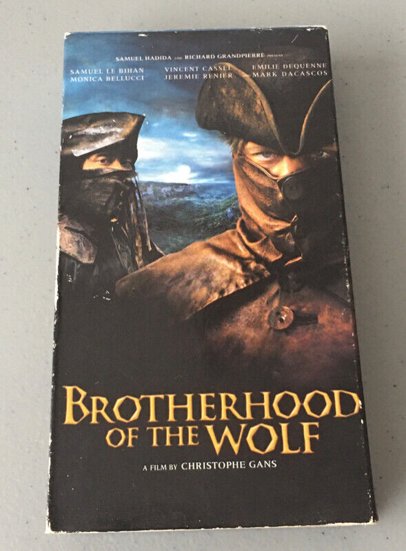 Brotherhood of The Wolf Movie VHS Video Cassette dans CD, DVD et Blu-ray  à Ville de Montréal