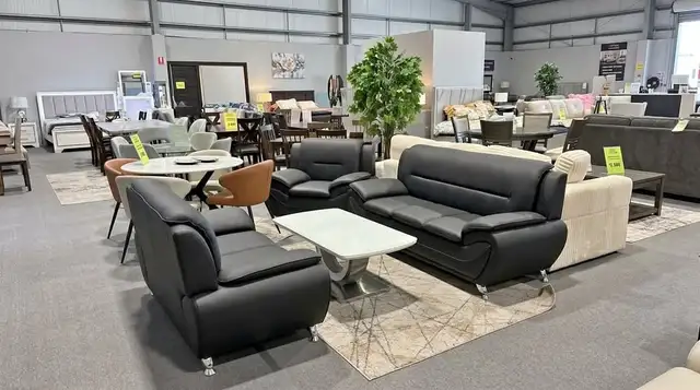 Modern Black Leather Sofa Set in Couches & Futons in Kingston - Image 2