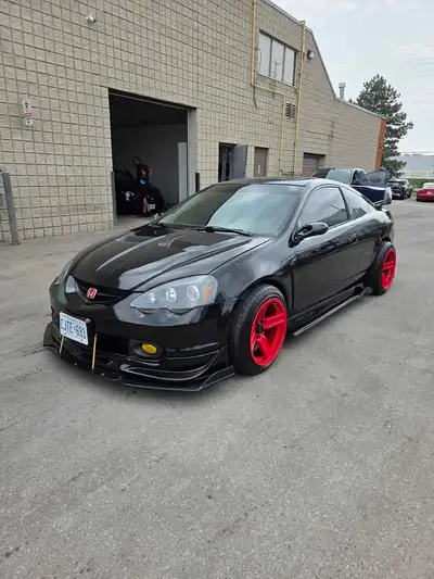 YES ITS AVAILABLE, IF YOU SEE THIS! PLEASE READ MY FULL DETAILED AD. Selling or trading My 6 speed m...