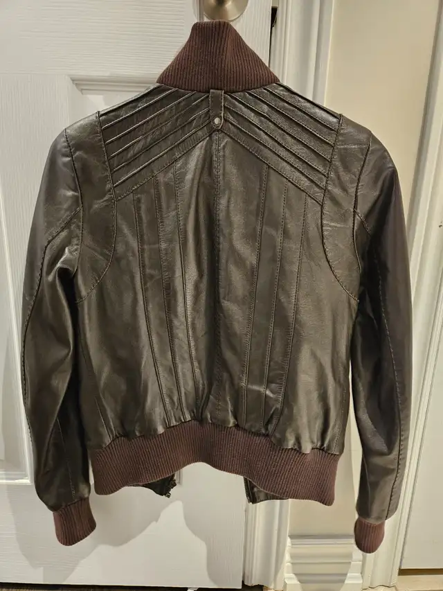 Danier Leather Jacket Women (size 3XS, UK4) in Women's - Tops & Outerwear in Markham / York Region - Image 3