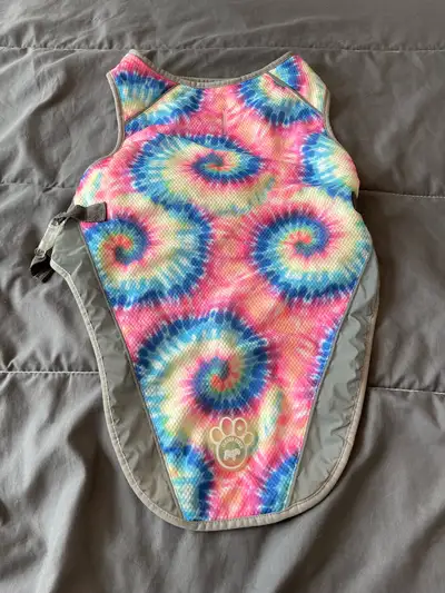 24” Canada Pooch Dog Cooling Vest, View more