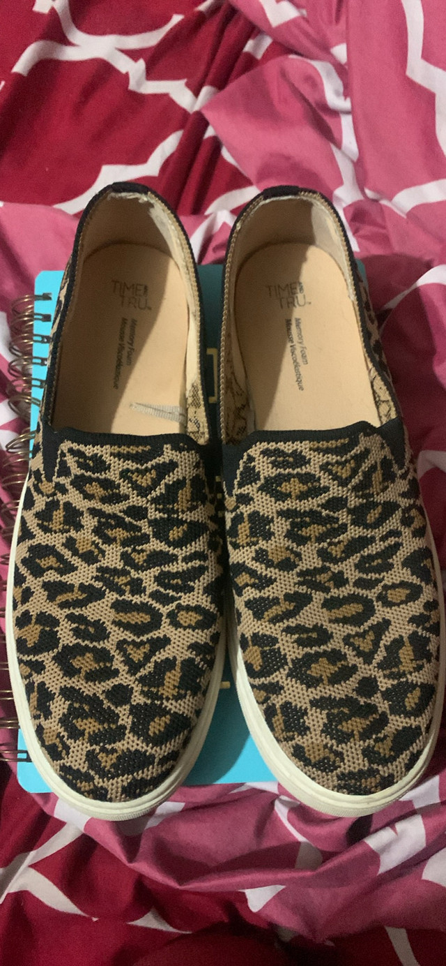 TIME AND TRUE BRAND WOMEN’S SIZE 8 SLIP-ON SHOES in Women's - Shoes in Moncton - Image 2