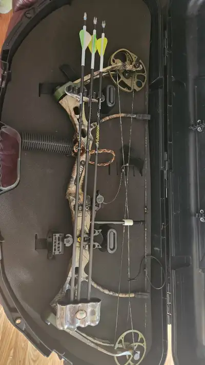Bear Strike compound bow like new. 3 arrow with illuminated nock 5 pins illuminated sight 1 carry ca...