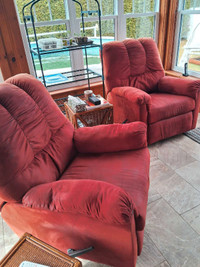 2 fauteuils inclinables rouges