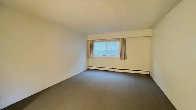 1 bed available now at Elliot Manor!