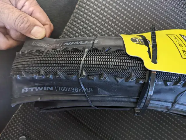 Btwin Gravel Light Bycicle Tire 700 x 38 in Frames & Parts in Mississauga / Peel Region - Image 5