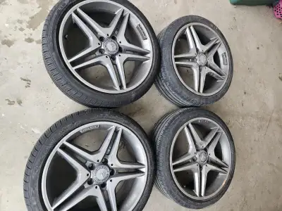 Set of 4 OEM Mercedes-Benz 18" rims with 225/40R18 Pirelli Cinturato P7 run flat all-season tires ri...