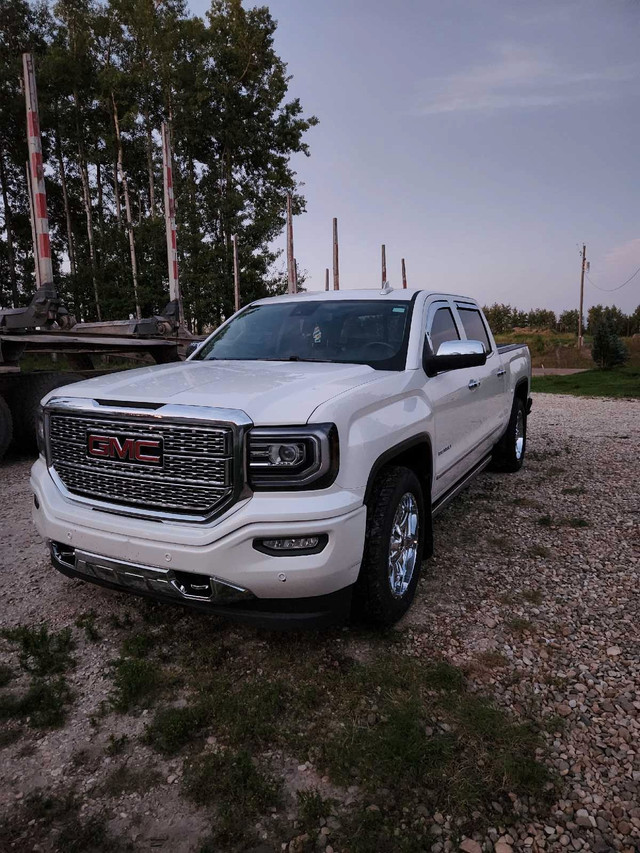 2017 GMC denali ultimate 6.2 engine frosty white exterior ,cocoa in Cars & Trucks in Edmonton - Image 2