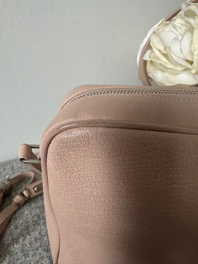 Saint Laurent YSL smooth leather nude pink crossbody bag guc in Bags & Luggage in Markham / York Region - Image 6