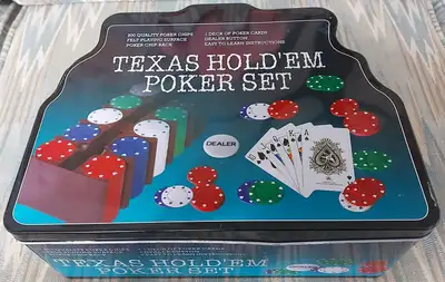 EXCELLENT PRE-OWNED CONDITION INCLUDES: - Felt Playing Surface - 2 decks of Poker Cards - 198 Qualit...