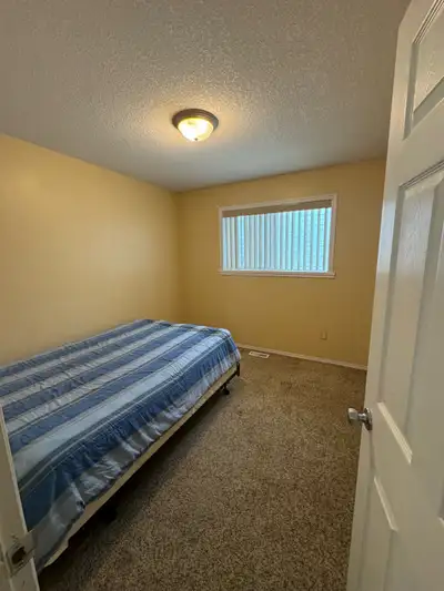 upstairs bedroom for rent