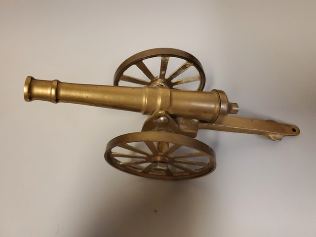 Vintage Brass Civil War Cannon 8x4x3 Inch in Other in St. Catharines - Image 2