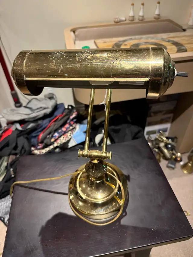 Vintage Brass Bankers Lamp in Indoor Lighting & Fans in City of Toronto - Image 6