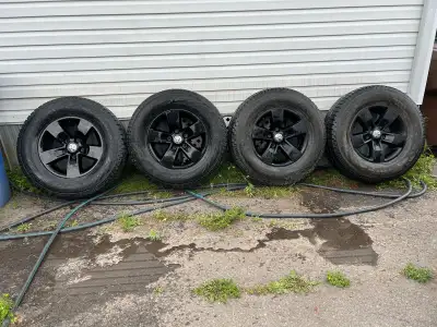 265/70/17 toyo observe gsi-6 ls (2x9/32 et 2x11/32) Sur mag 5x139.7 Était sur dodge ram 2017 Les 4 p...
