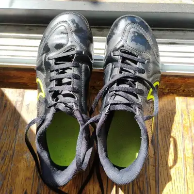 Nike Tiempo Soccer Cleats 3Y size, View more