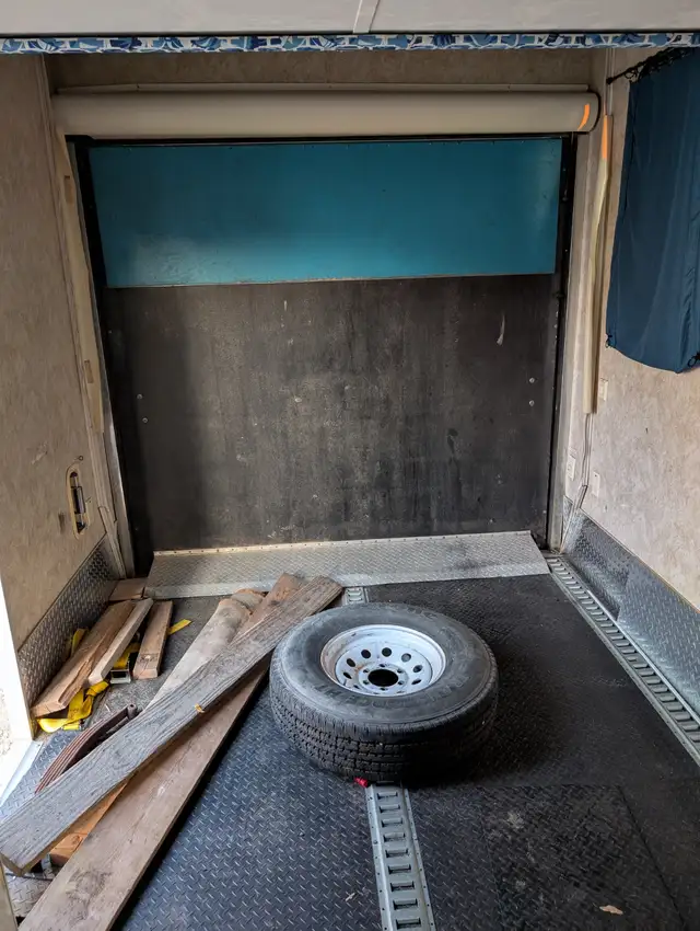 2006 Fifth Wheel Toy Hauler - $10,000 or best offer in Travel Trailers & Campers in London - Image 10