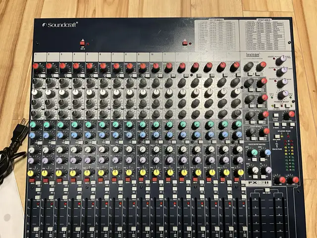 Soundcraft FX16ii Mixer in Pro Audio & Recording Equipment in City of Montréal - Image 4