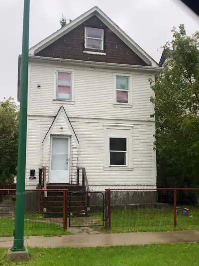Upper unit 2 storey with loft