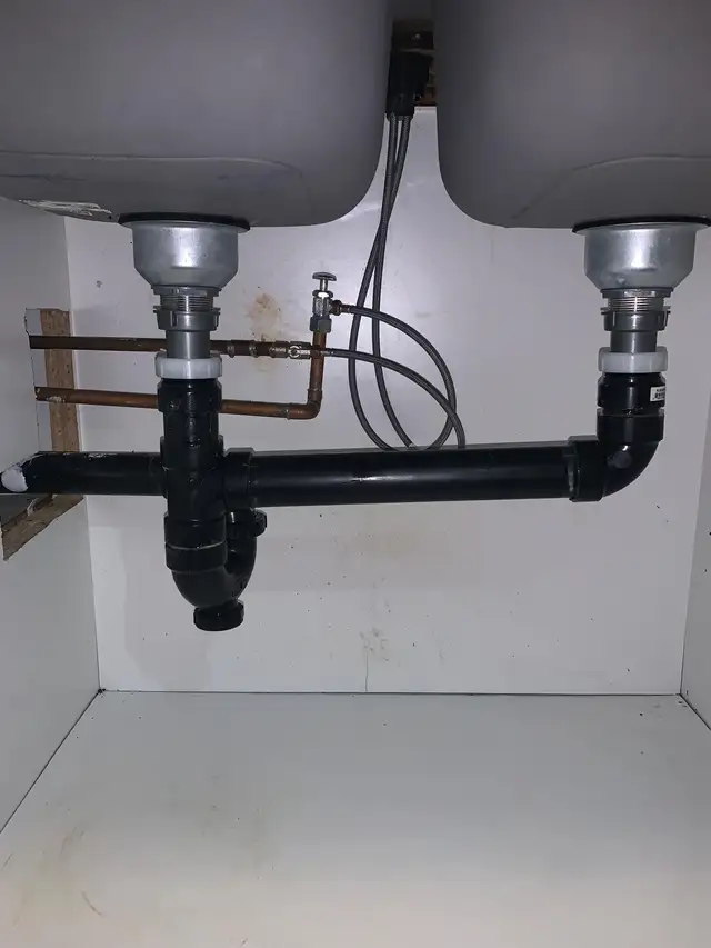 Handyman plumbing. 65702475356161124