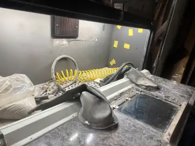 Large sandblasting cabinet