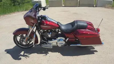 107 engine with stage 1. S&S exhaust. Fork mounted wind deflectors, Harley airflow collection derby...
