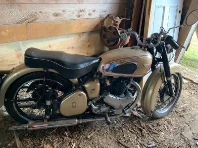 650cc twin, plunger In excellent condition 1 owner from 1951 to 2013 Purchased from the second owner...
