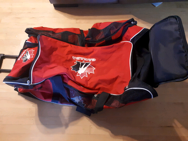 Womens Hockey Equipment in Hockey in Belleville - Image 11